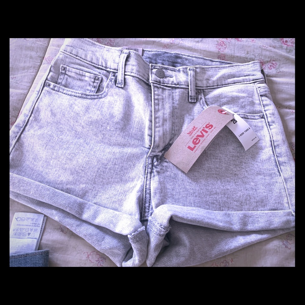 Levi’s high rise shorts 28 New with Tags